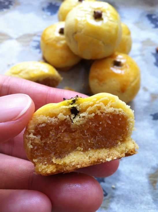 Buttery, melt-in-your-mouth pastry & fragrant sweet homemade pineapple jam. What's not to like? :)
